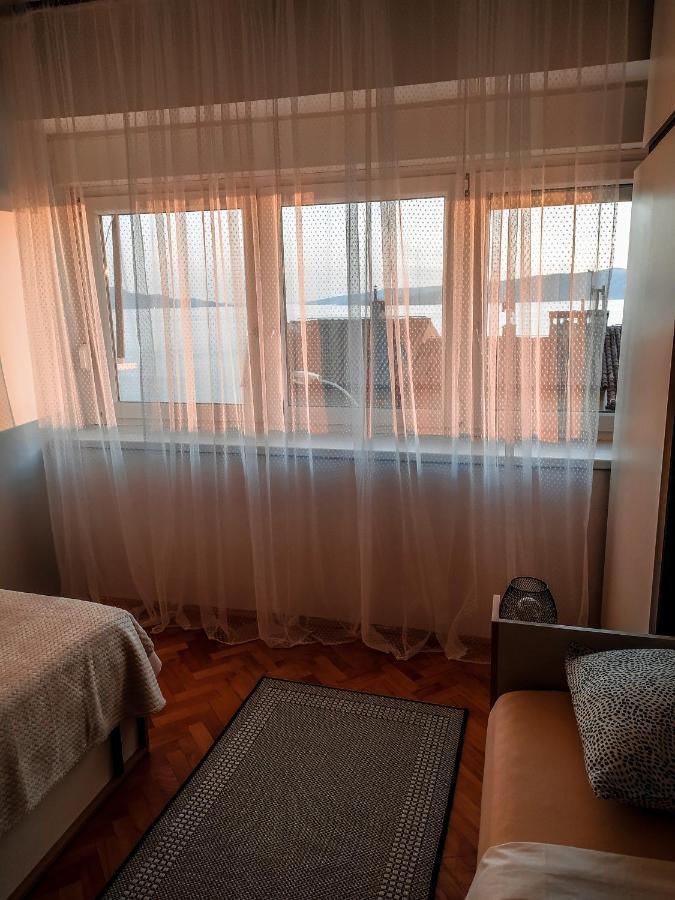Novouredeni Stan S Balkonom I Pogledom Na More Senj  Luaran gambar