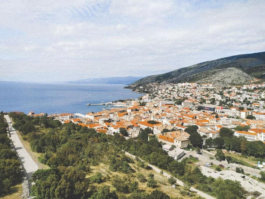 Novouredeni Stan S Balkonom I Pogledom Na More Senj  Luaran gambar