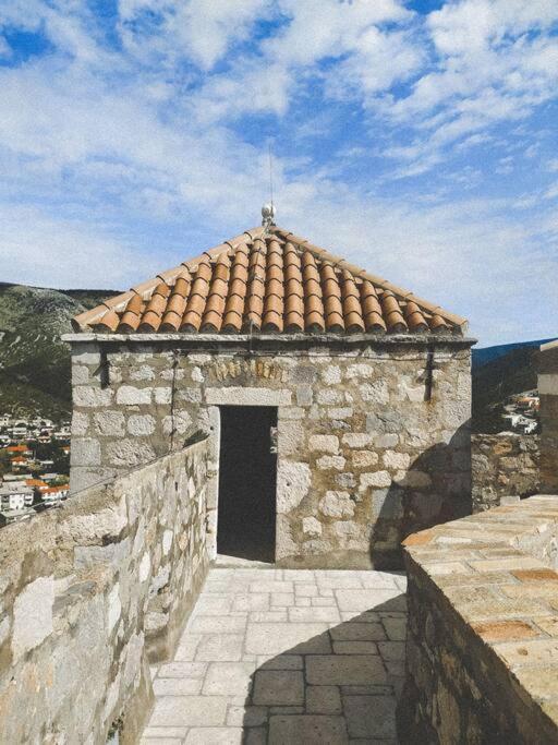 Novouredeni Stan S Balkonom I Pogledom Na More Senj  Luaran gambar